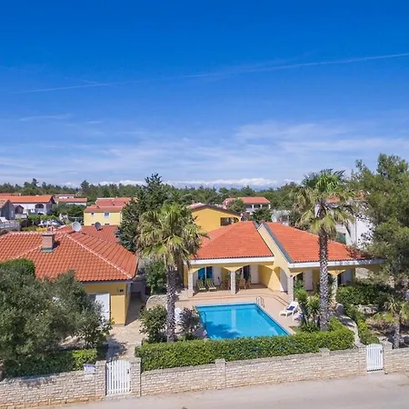 Aluna Villa *