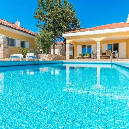 Aluna Villa *