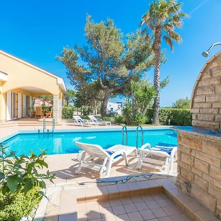 Aluna Villa *